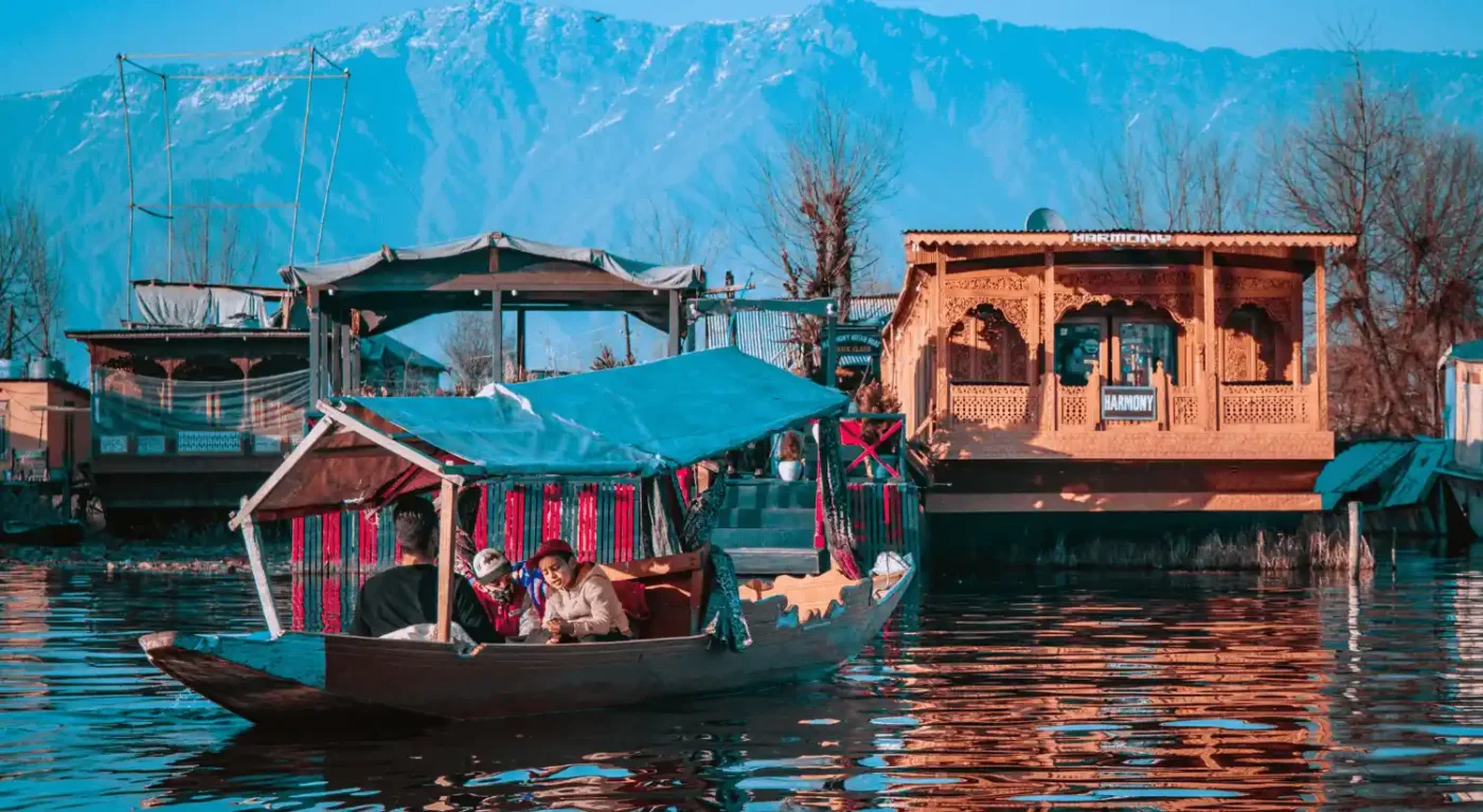 Dal-lake-kashmir-india-indian-culture-astonishingbharat