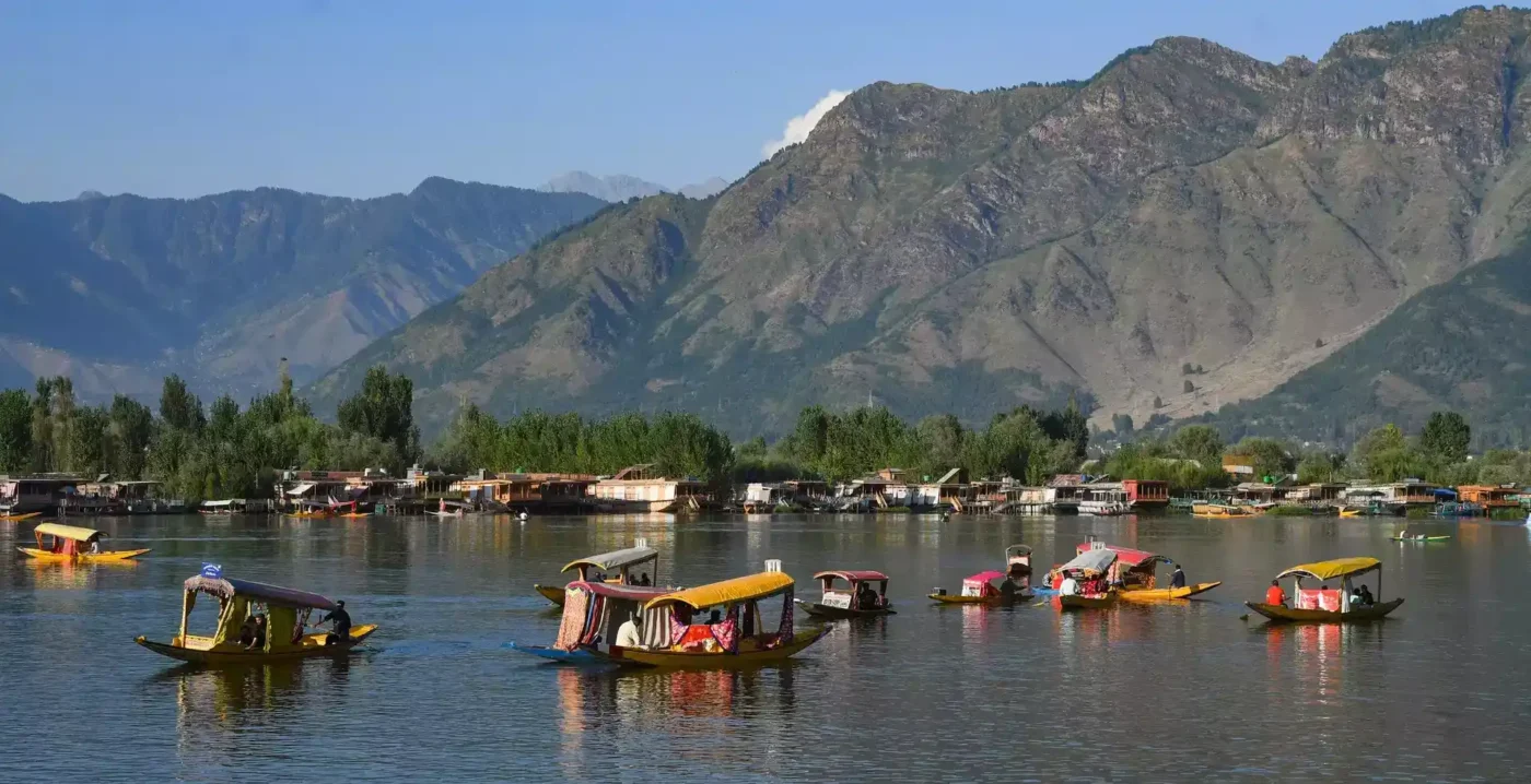 Dal-lake-kashmir-india-indian-culture-astonishingbharat